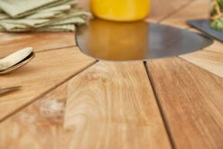 DIAMOND GARDEN Lyon Triangel Esstisch, Edelstahl/Recycled Teak, 150x 150 Cm -Ausgewählte Gartenmöbelgeschäfte 11 21210.jpg