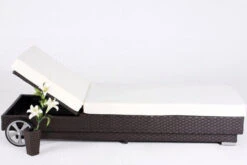 OUTFLEXX Sonnenliege, Braun, Polyrattan, 200x80x37,5cm, Inkl. Polster, Rückenlehne 4-stufig Verstellbar 9 OUTFLEXX Sonnenliege, Braun, Polyrattan, 200x80x37,5cm, Inkl. Polster, Rückenlehne 4-stufig Verstellbar -Ausgewählte Gartenmöbelgeschäfte 1337 03.jpg