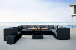 OUTFLEXX Loungemöbel-Set, Schwarz, Polyrattan, Für 8 Personen, Inkl. Loungetisch, Wasserfeste Kissenbox -Ausgewählte Gartenmöbelgeschäfte 1380 BOX D 2 CGI.jpg