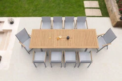 OUTFLEXX Set, Taupe, 200/300 X 100 Cm, Edelstahl/Teak, Ausziehtisch, 8 Stapelstühle, 2 Multipositionssessel -Ausgewählte Gartenmöbelgeschäfte 14155 3 CGI.jpg