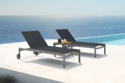 OUTFLEXX 2er-Set Rollliege, Schwarz, Edelstahl/Teak, 212x71x36cm, Mit Beistelltisch 45x45cm