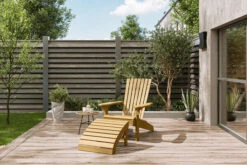 Ploß Adirondack Sessel, Teakoptik, FSC®-Akazienholz, 73x89x88 Cm, Mit Hocker 50x51x33,5 Cm -Ausgewählte Gartenmöbelgeschäfte 21056 CGI 02.jpg