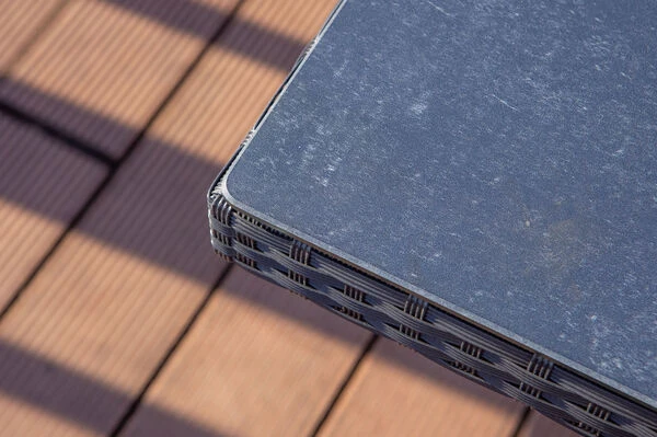 OUTFLEXX Esstisch, Schwarz, Polyrattan, 200x95cm, Tischplatte Spraystone, 6mm, Aufliegend 5 OUTFLEXX Esstisch, Schwarz, Polyrattan, 200x95cm, Tischplatte Spraystone, 6mm, Aufliegend – Bild 3