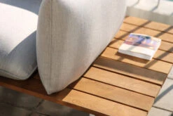 OUTFLEXX Vail Loungemöbel, Weiß/natur/actionlinen, Alu/FSC-Teakholz/Sunbrella, Für Bis Zu 7 Personen, Seitenablagen Aus Teak -Ausgewählte Gartenmöbelgeschäfte 22547 4.jpg