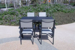 VILLANA Esstischgarnitur, Anthrazit/grau, Alu/Holzimitat/Textil, Tisch 150x90cm, 4 Stapelsessel -Ausgewählte Gartenmöbelgeschäfte 22579 06.jpg