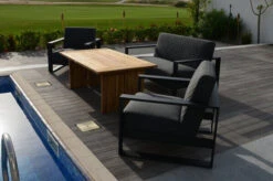 OUTFLEXX Loungemöbel, Sooty, Alu/Sunbrella/recyceltes Teakholz, 4 Personen, Loungetisch 160x90 Cm 10 OUTFLEXX Loungemöbel, Sooty, Alu/Sunbrella/recyceltes Teakholz, 4 Personen, Loungetisch 160x90 Cm -Ausgewählte Gartenmöbelgeschäfte 22837 4.jpg