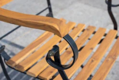 OUTFLEXX Sitzgruppe, Natur/schwarz, Stahl/FSC-Akazienholz, 120x80 Cm, 4 Klappstühle, Pulverbeschichtet, Verzinkt, Mit Armlehnen 22 OUTFLEXX Sitzgruppe, Natur/schwarz, Stahl/FSC-Akazienholz, 120x80 Cm, 4 Klappstühle, Pulverbeschichtet, Verzinkt, Mit Armlehnen -Ausgewählte Gartenmöbelgeschäfte 23883 08.jpg