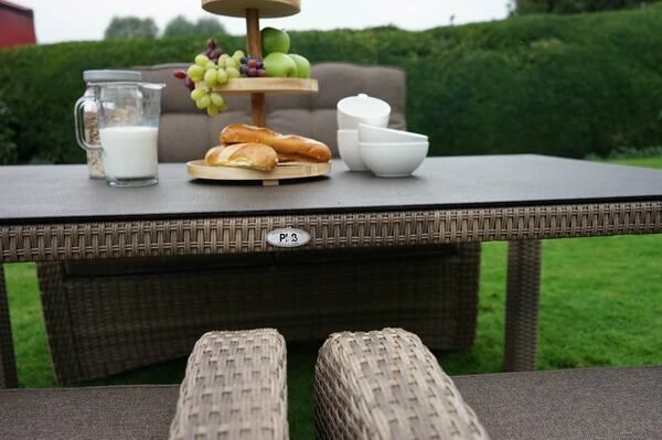 Ploß Rabida Comfort Dining Tisch, Champagner-meliert, Polyrattan, 180x110 Cm, Glasplatte In Steinoptik 6 Ploß Rabida Comfort Dining Tisch, Champagner-meliert, Polyrattan, 180x110 Cm, Glasplatte In Steinoptik – Bild 4