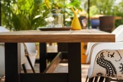 HARTMAN Yasmani Esstisch, Carbon Black/vintage Brown, Alu/Teak, 240x100cm -Ausgewählte Gartenmöbelgeschäfte 7 18688.jpg