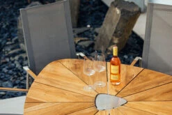 DIAMOND GARDEN Lyon Triangel Esstisch, Edelstahl/Recycled Teak, 150x 150 Cm -Ausgewählte Gartenmöbelgeschäfte 8 21210.jpg